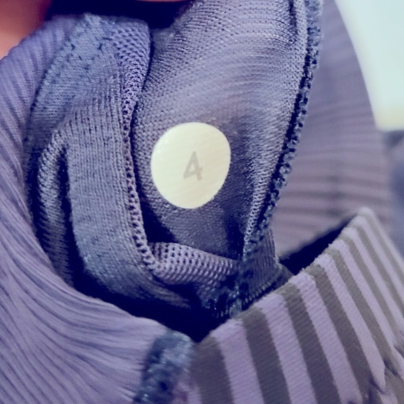 Lululemon active top - Picture 6 of 8